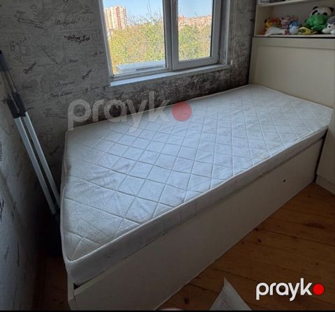 Tək nəfərlik döşək - Ölçü: təxminən 90×200 sm (tək nəfərlik). - Rəng — Bakı