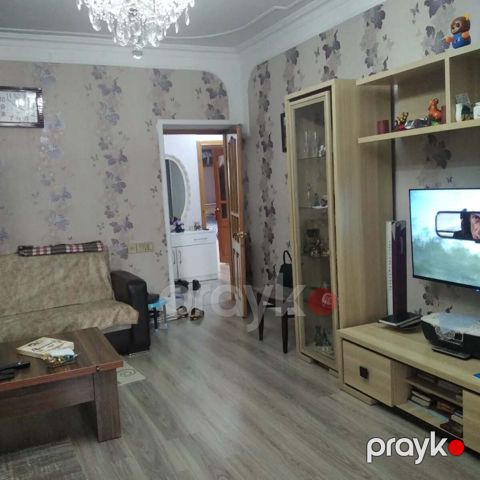 Satılır 2 otaqlı köhnə tikili 70 m² — Bakı