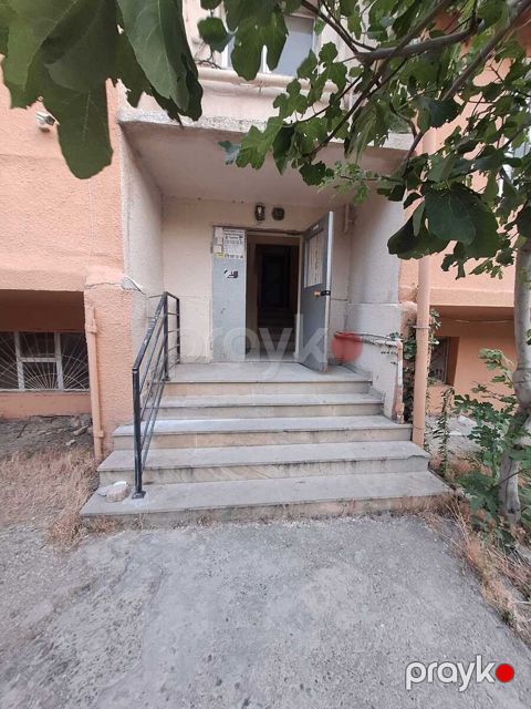 Satılır 3 otaqlı köhnə tikili 85 m² — Bakı