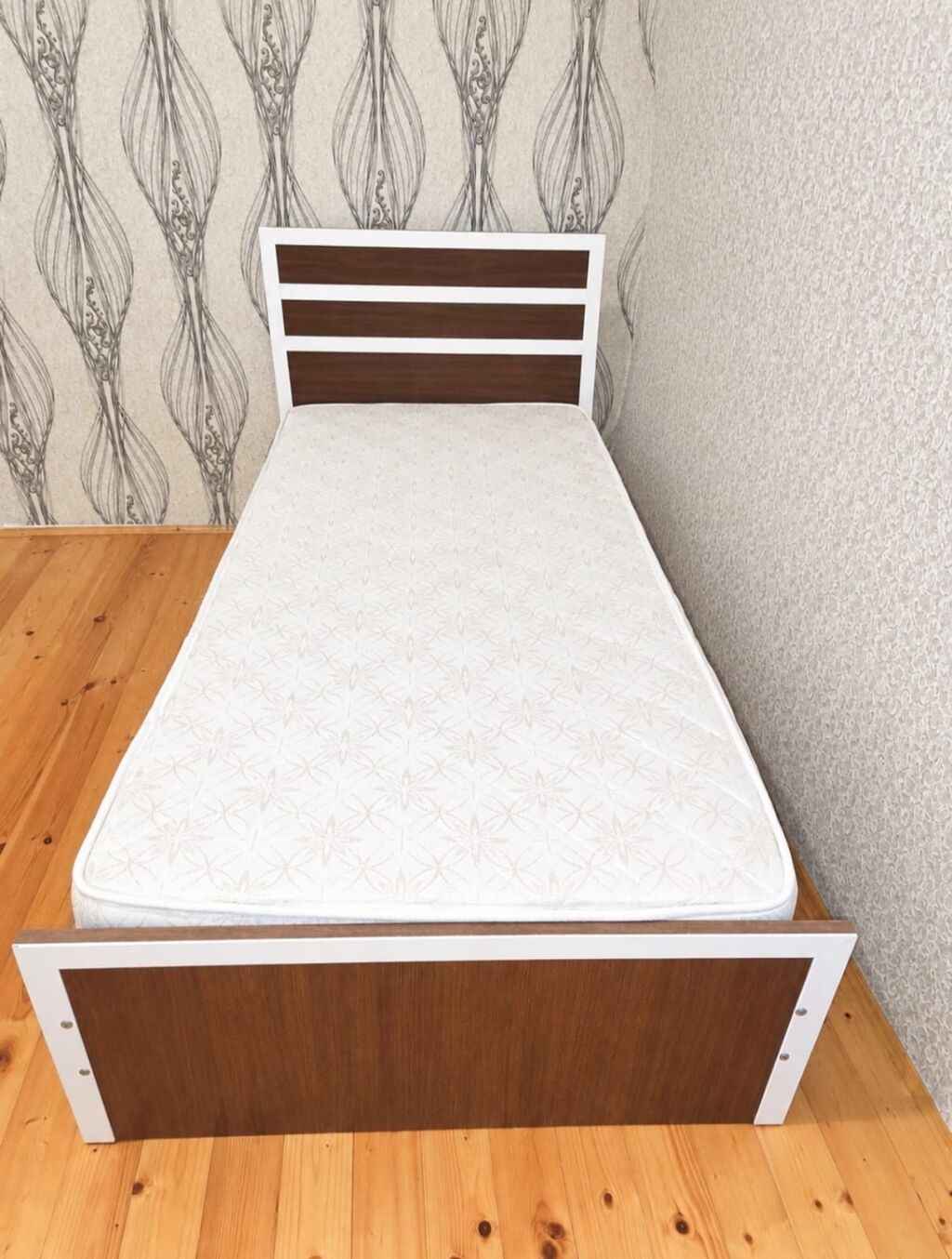 1 ədəd çarpayı satılır 100₼. Matrası var.Ünvan dərnəgül — Yataqlar, Bakı