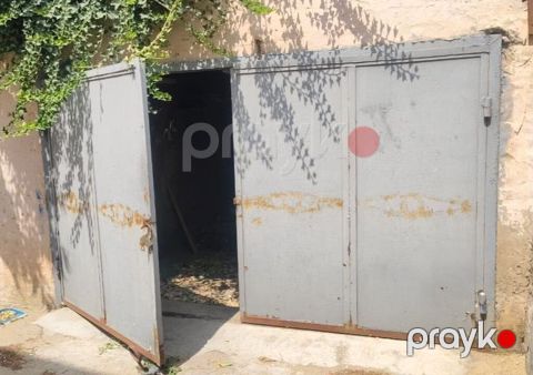 Qaraj qapisi 3/2m 490azn qiymet sondur Merdekan 1041 leli — Mehdiabad