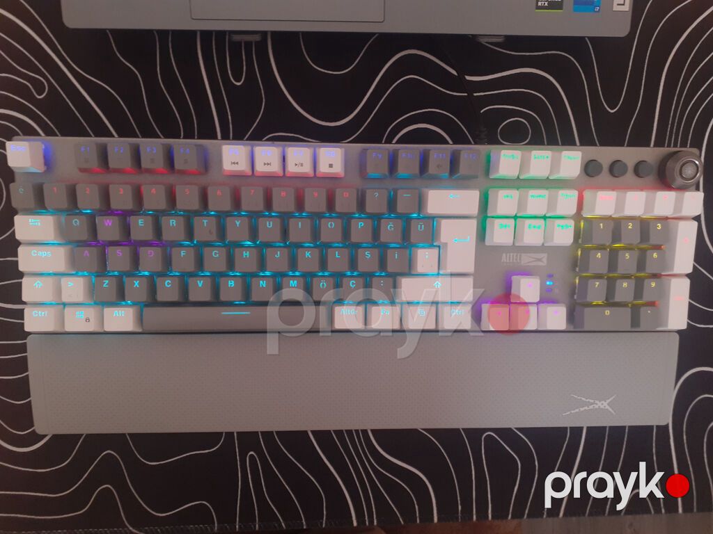 Klaviatura seliqeli işlenib heç bir problemi yoxdur. Tuşlar red switch — Klaviaturalar və siçanlar, Bakı (5)