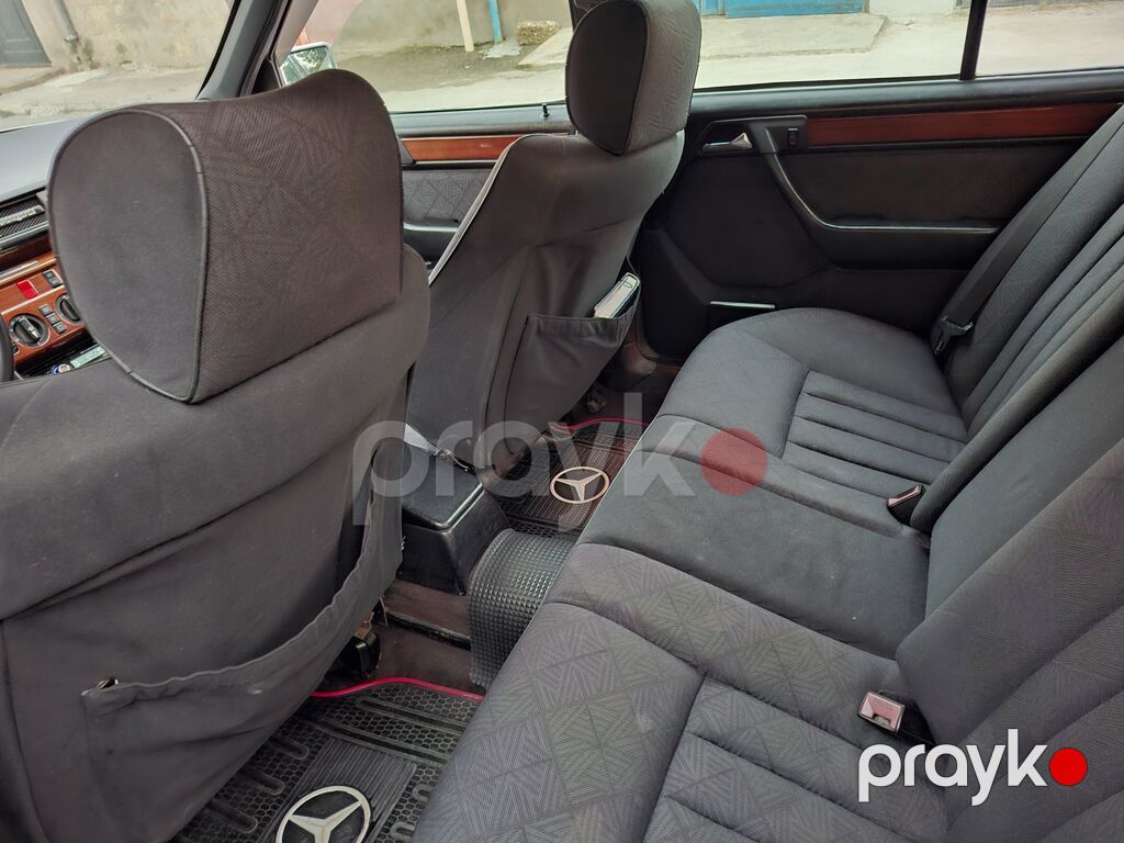 Mercedes-Benz E 220: 2.2 l 1993 il Sedan — Avtomobillər, Digah (5)