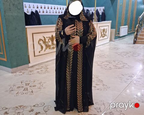Qadınlar üçün zərif abaya - Rəng: Qara - Üzərində qızılı naxışlar