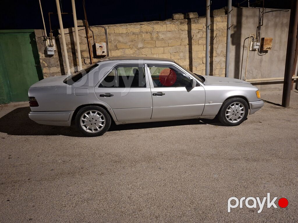 Mercedes-Benz E 220: 2.2 l 1993 il Sedan — Avtomobillər, Digah (4)