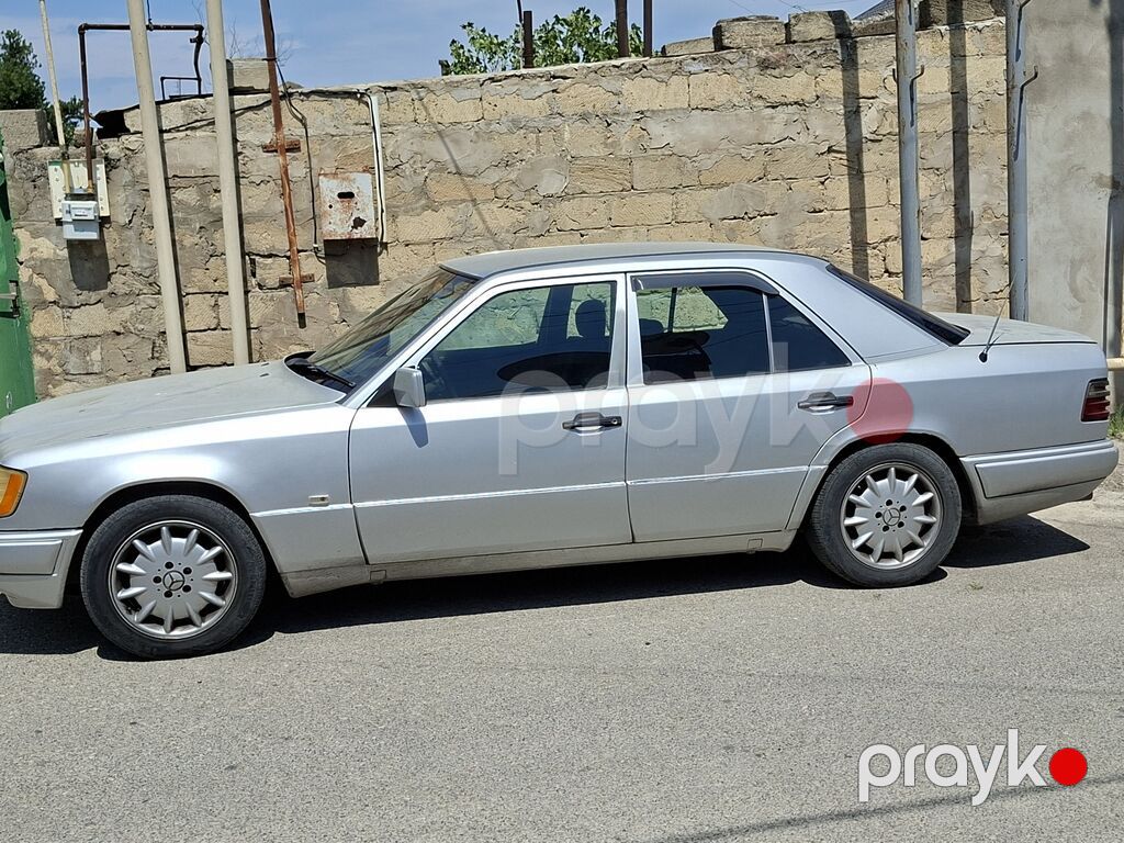 Mercedes-Benz E 220: 2.2 l 1993 il Sedan — Avtomobillər, Digah (8)