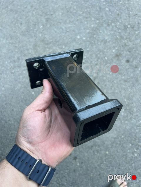 Avtomobil üçün qoşqu çəngəlinin (tow hitch) kvadrat yuvalı adapteri və — Bakı