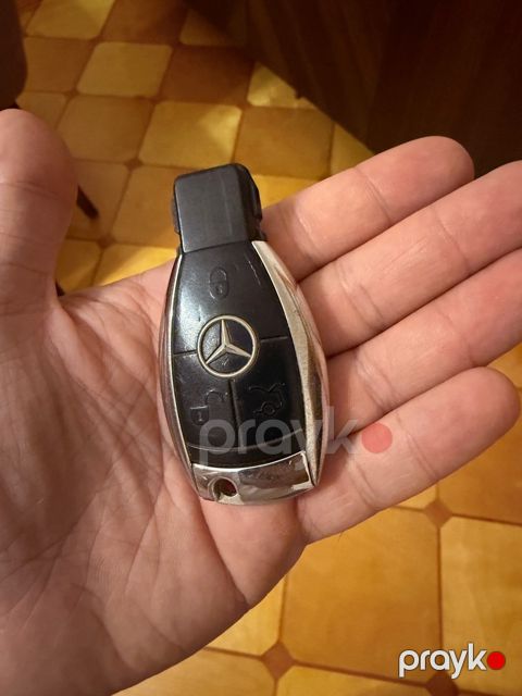 Mercedes açarı — Bakı
