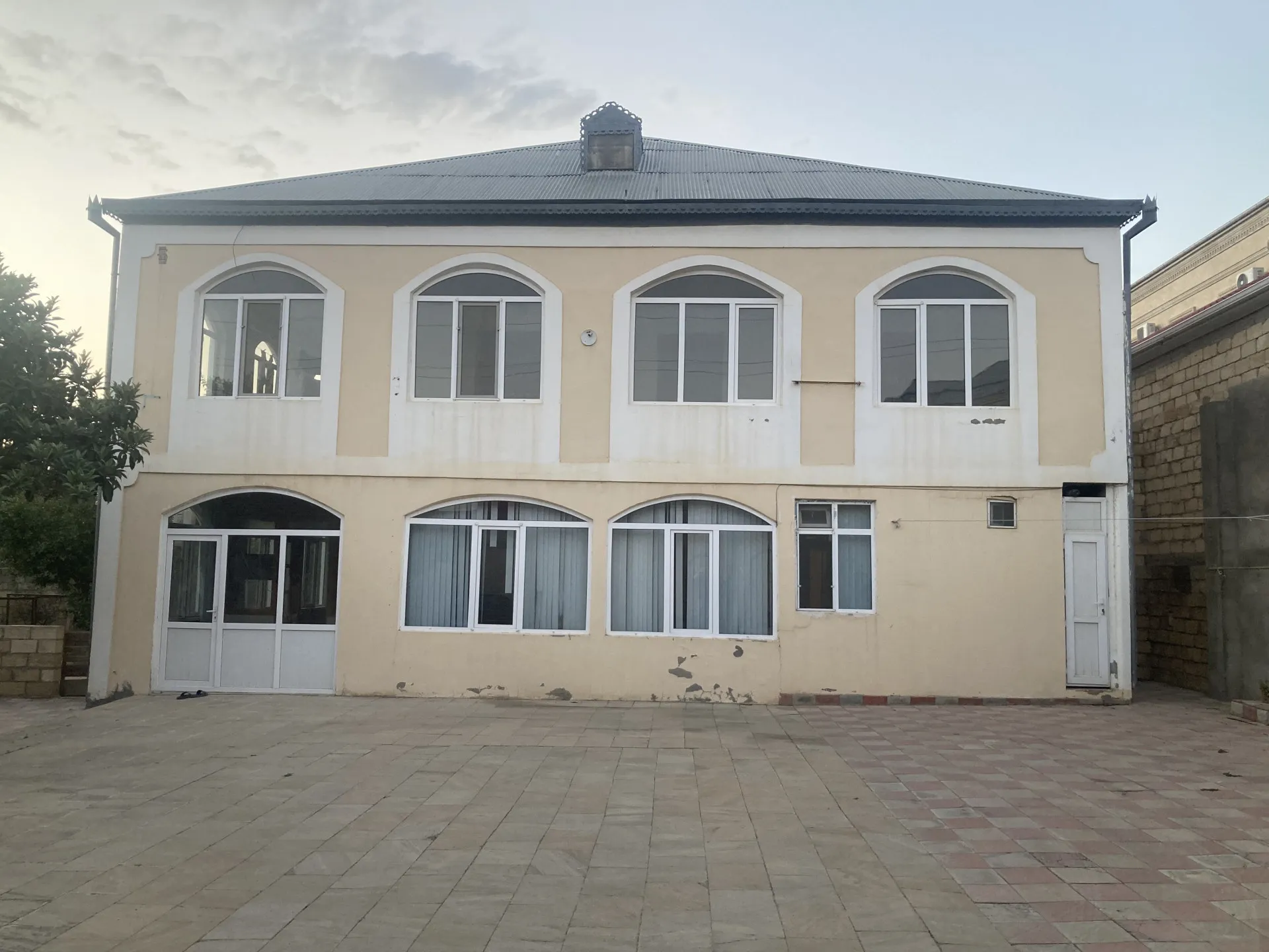 Saray, 7 otaqlı Həyət evi satılır - 225 m², 2 mərtəbə, 10 sot — Bakı