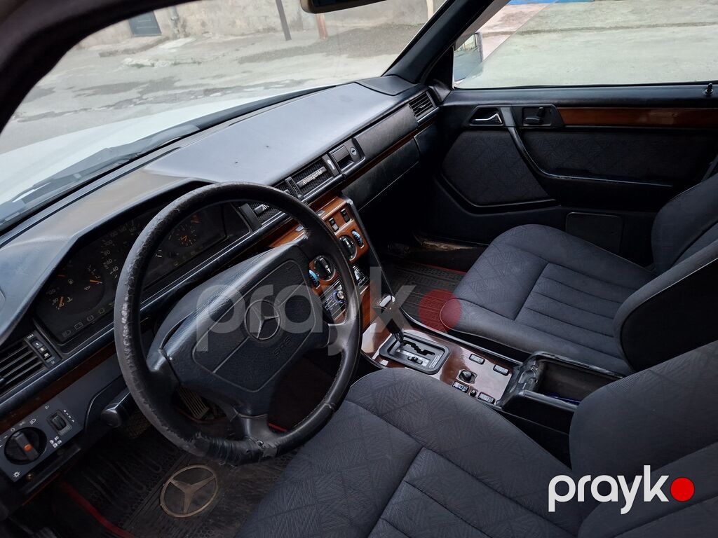 Mercedes-Benz E 220: 2.2 l 1993 il Sedan — Avtomobillər, Digah (6)