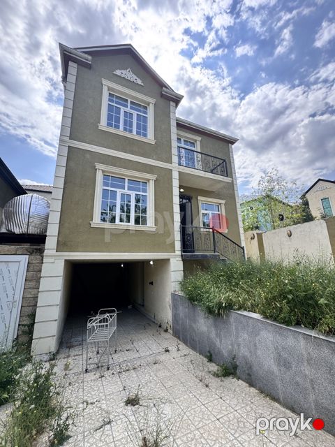 Satılır 4 otaqlı həyət evi/bağ evi 140 m² — Bakı