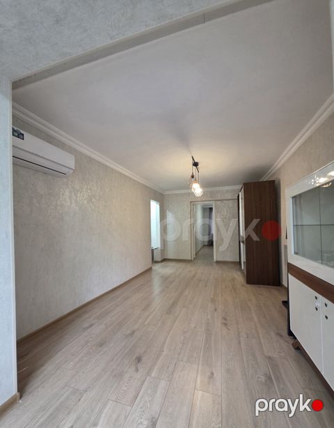 Satılır 2 otaqlı köhnə tikili 55 m²