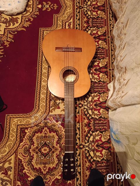 Klassik gitara – 4/4 ölçü - Brend/model: “Prince” (etiket iç halqada — Cəlilabad