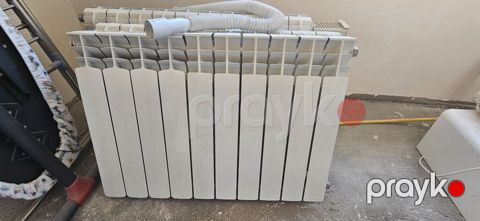 Seksiyasi 6 azn. 3 eded 10 seksiyali ve 1 eded panel radiator. Ev — Bakı