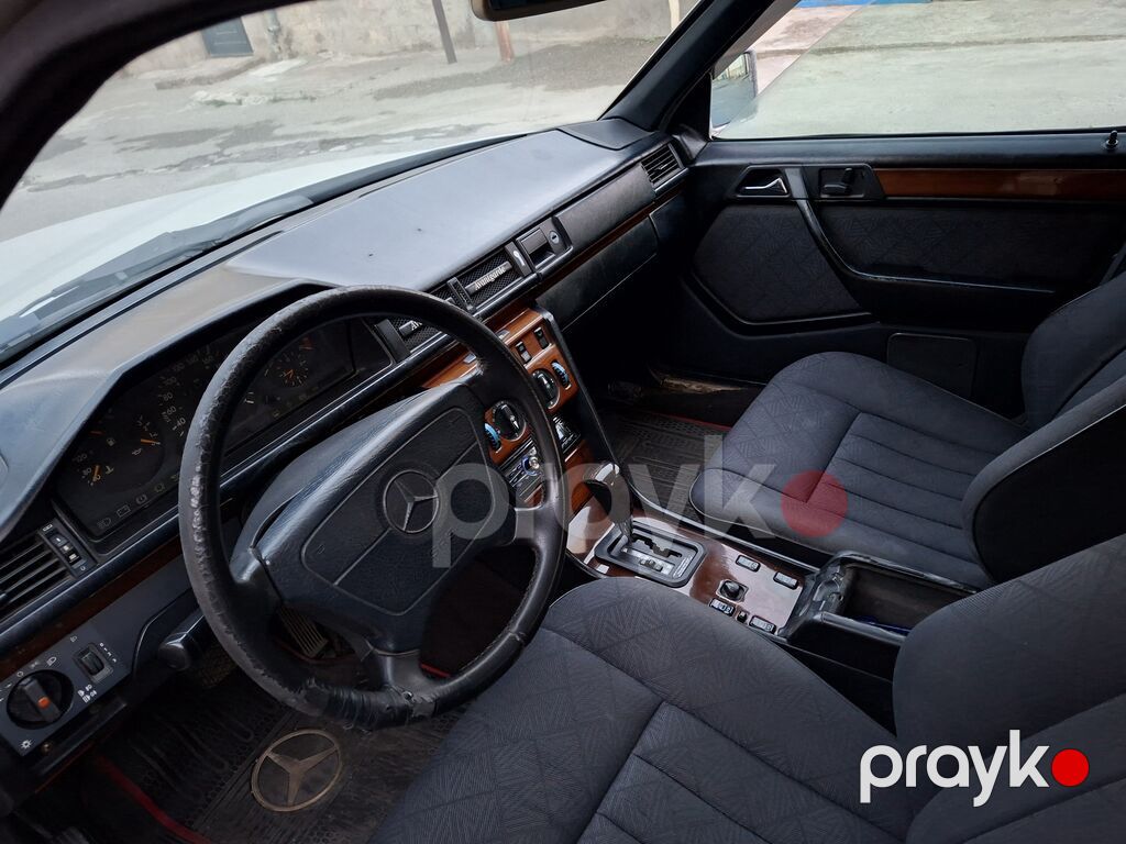 Mercedes-Benz E 220: 2.2 l 1993 il Sedan — Avtomobillər, Digah (6)