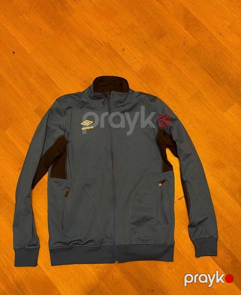 Umbro kişi idman jaketi - Brend: Umbro (sinədə loqo) - Model: tam — Bakı
