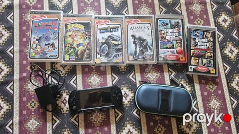 PSP Street satılır. Üzərində 6 oyun disci 5ində manualları var 1ində — Bakı