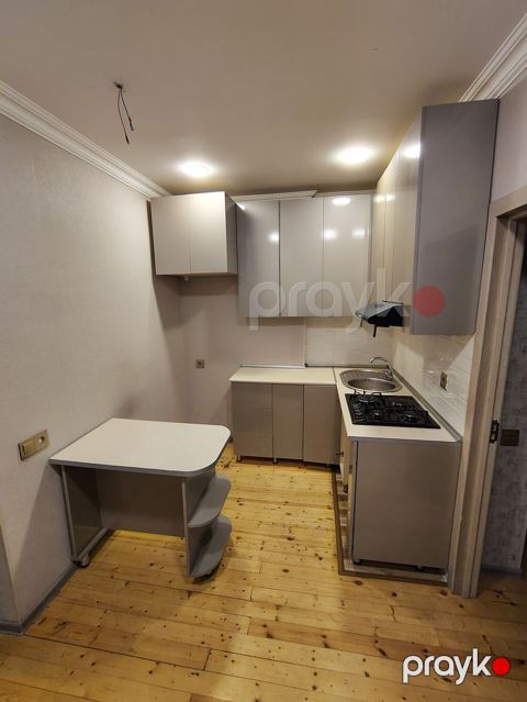 Otaq yoldaşı axdarıram üsdünlük xanım olmasıdır mən cox vaxdı işdə — Saray