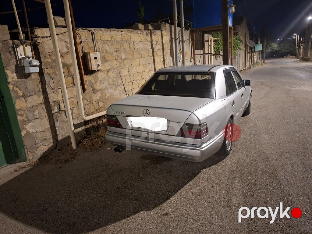 Mercedes-Benz E 220: 2.2 l 1993 il Sedan — Avtomobillər, Digah (3)