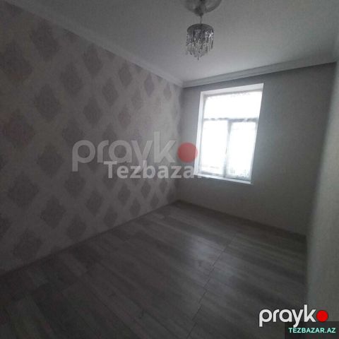 Xırdalanda 5 nomreli mktebin yaninda — Xırdalan