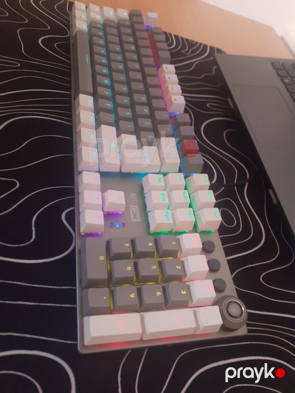 Klaviatura seliqeli işlenib heç bir problemi yoxdur. Tuşlar red switch — Klaviaturalar və siçanlar, Bakı (4)