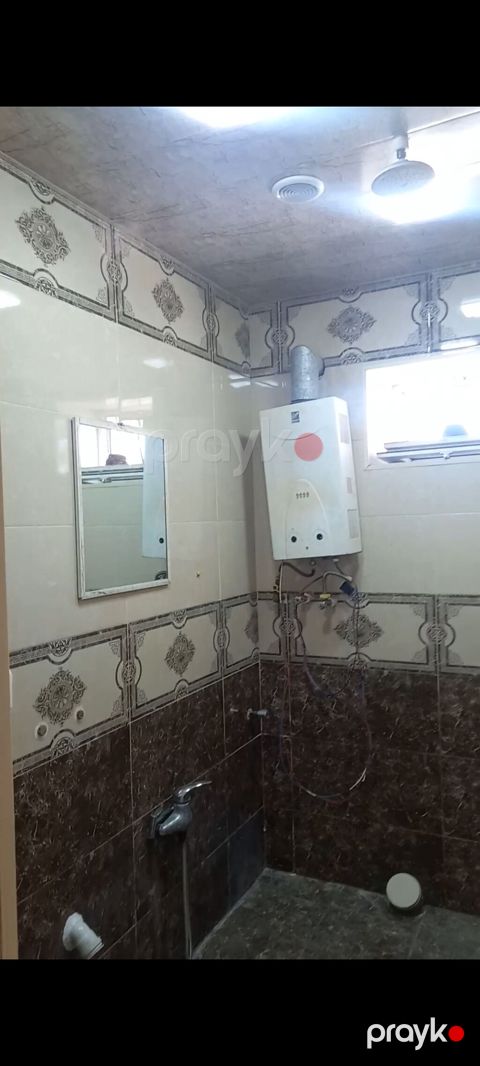 2 otag bir metbex qonag otagi soyducu televizoru Vif kombisi isdi polu — Bakı