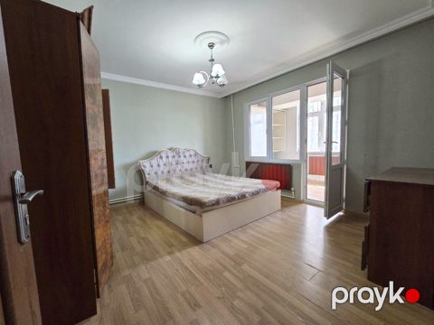 Satılır 3 otaqlı köhnə tikili 90 m² — Bakı