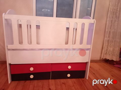 Uşaq beşiyi – saxlama çekmecələri ilə - Material: ağ laminat/taxta — Digah