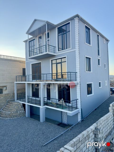 Satılır 10 otaqlı həyət evi/bağ evi 500 m² — Bakı