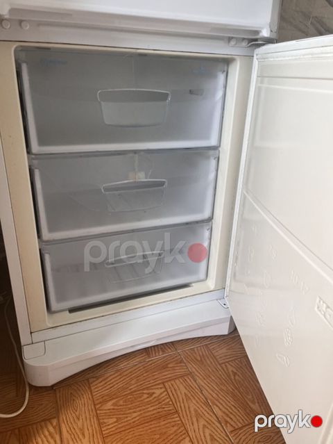 İşlənmiş 2 qapılı Indesit Soyuducu Satılır, rəng - Ağ — Bakı