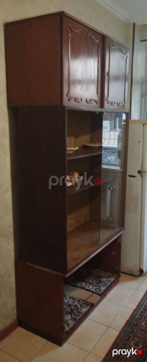 Mebel dəsti – vitrinli bufet və asma dolablar - Material: ağac əsaslı — Bakı