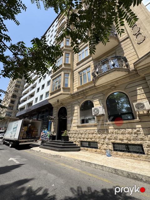 Satılır obyekt 200 m² — Bakı
