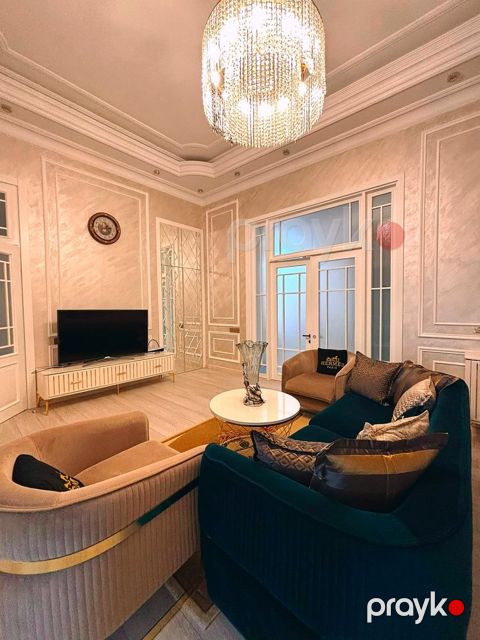 Satılır 3 otaqlı köhnə tikili 120 m² — Bakı