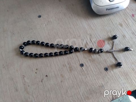 Məhsul: Qara daşlı təsbeh - Material: Parlaq qara boncuklar, aralarda — Digah