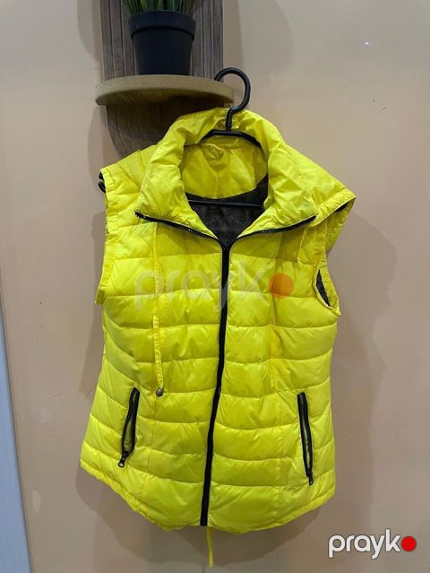 Neon-sarı rəngdə qadın üçün yüngül şişmə jilet. - Material: parlaq