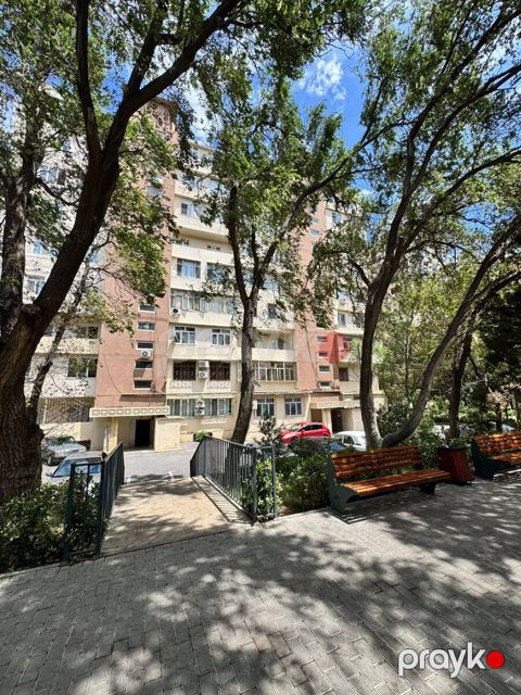 Satılır 2 otaqlı köhnə tikili 65 m² — Bakı