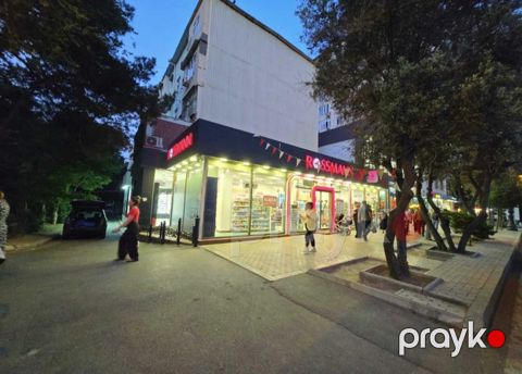 Satılır 2 otaqlı köhnə tikili 60 m² — Bakı