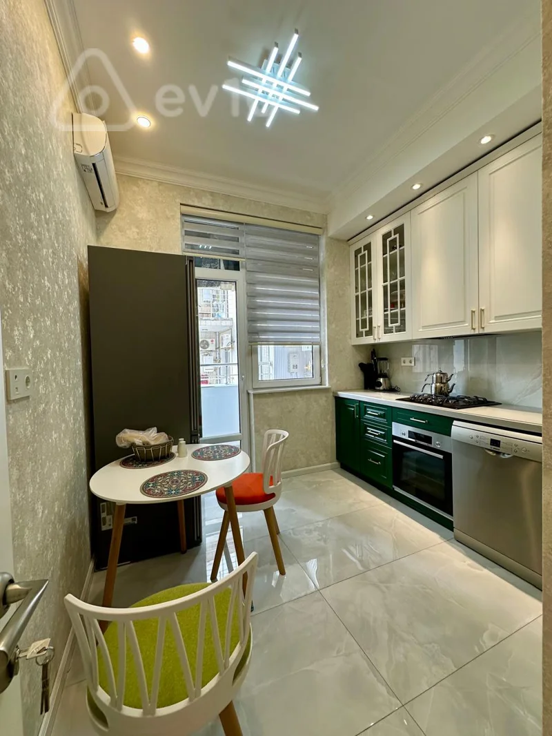 3 otaqlı mənzil, 100 m², Əbdülvahab Salamzadə küçəsi — Mənzil, Bakı (7)
