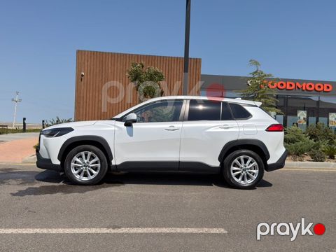 Toyota Corolla Cross: 0.2 l 2025 il Krossover