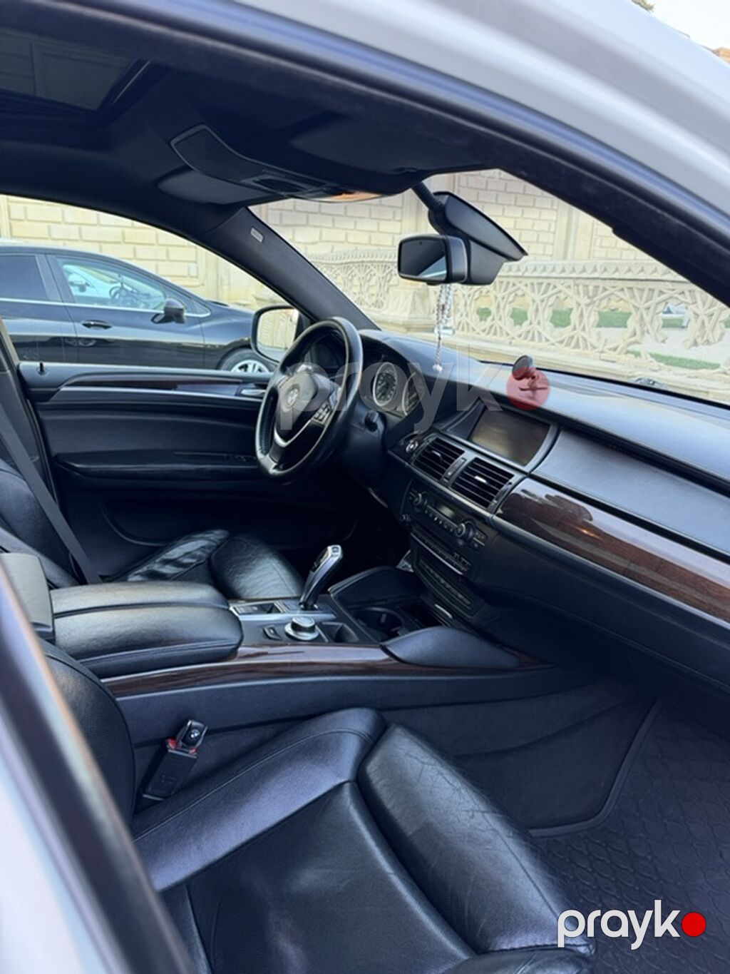 BMW X6 – ağ kuzov, qara interyer Xüsusiyyətlər: - Krossover-kupe — Avtomobillər, Bakı (2)