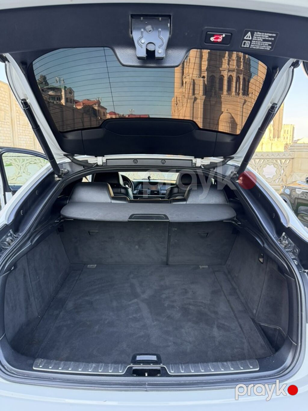 BMW X6 – ağ rəngli, kupe-siluetli premium krossover. Güclü və dinamik — Avtomobillər, Bakı (9)