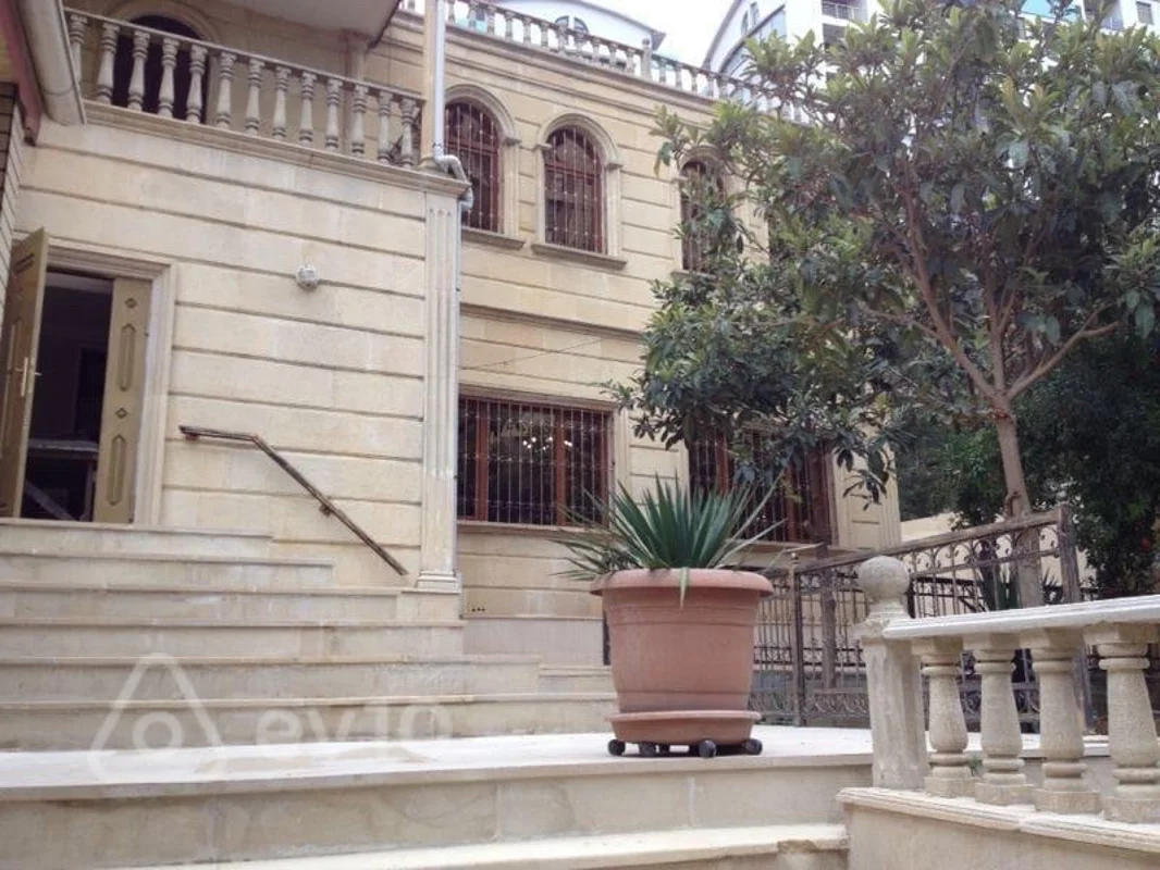 7 otaqlı həyət evi, 370 m², çapayev — Bakı