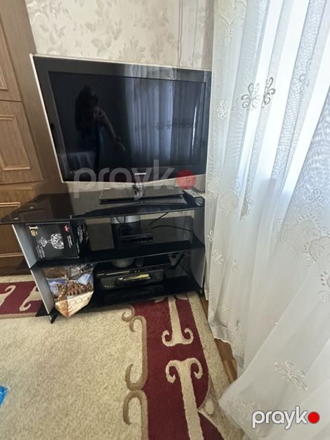 Samsung televizor + şüşə TV stendi - Brend: Samsung - Ekran: təxminən — Bakı
