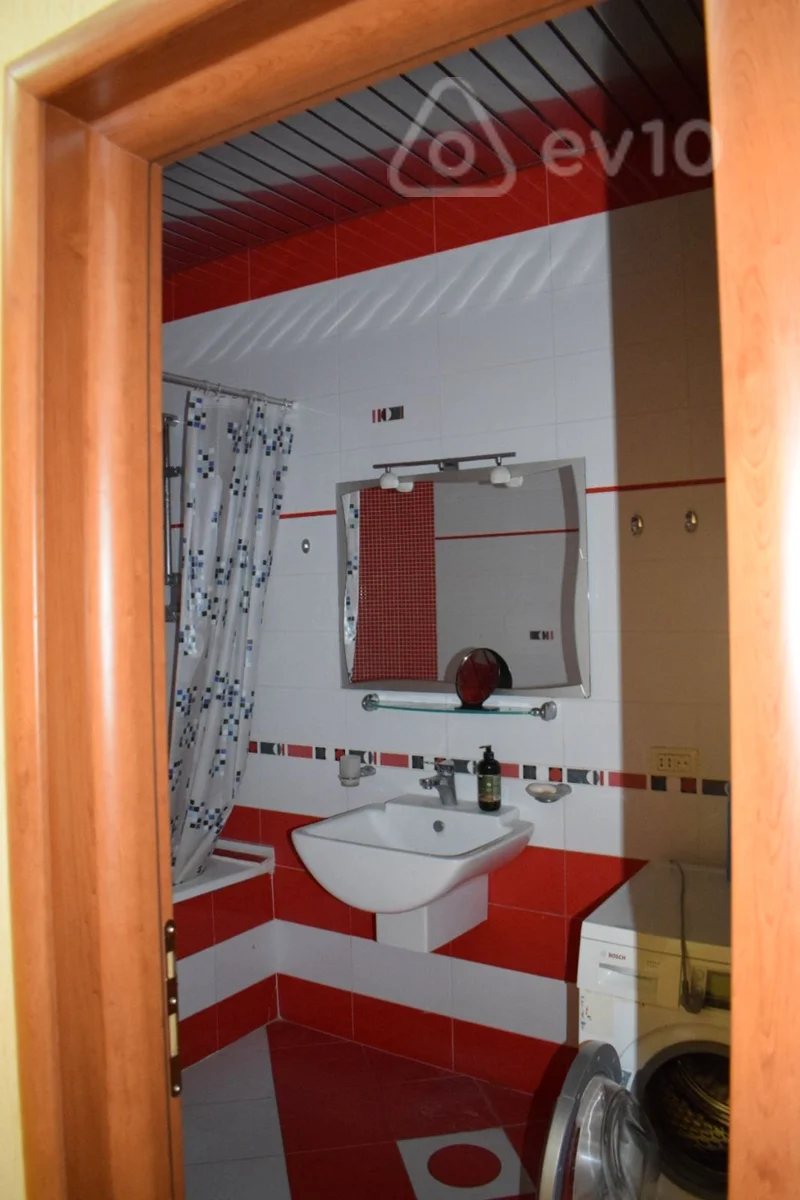 3 otaqlı mənzil, 140 m², Vladislav Plotnikov — kirayə — Mənzil, Bakı (8)