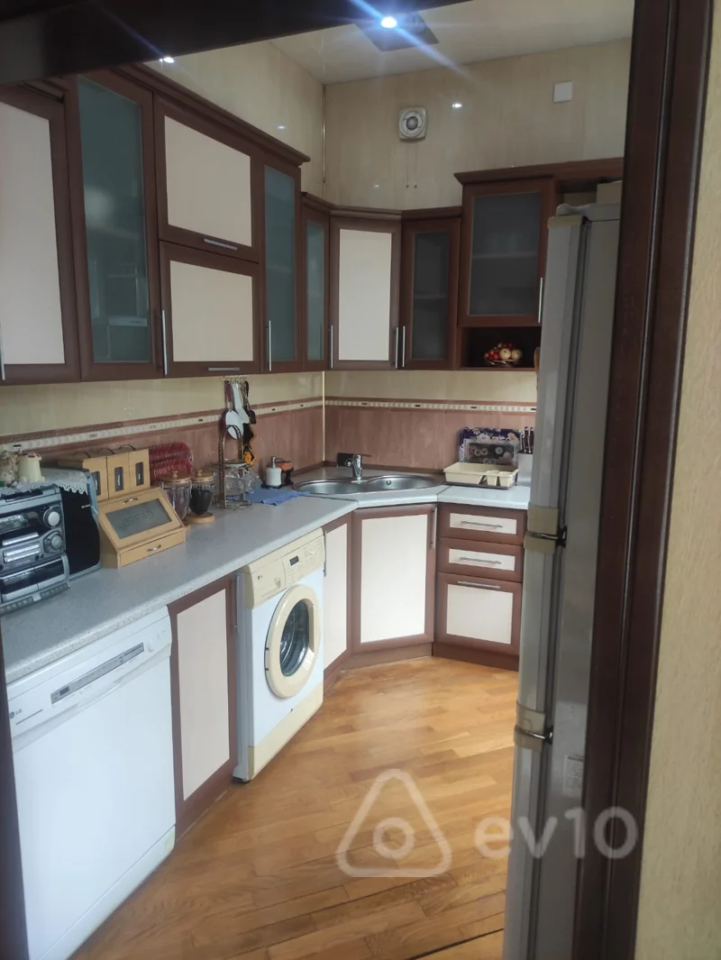 3 otaqlı mənzil, 96 m², Səməd Vurğun küçəsi — kirayə — Bakı