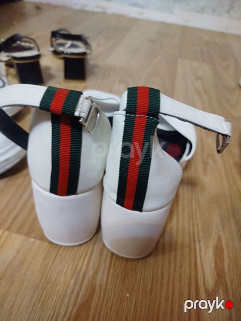 Qadın platformalı sandal (38 razmeri) - Rəng: ağ (daxili hissə qara) — Bakı