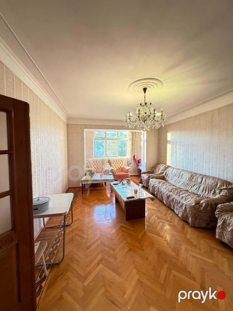 Satılır 3 otaqlı köhnə tikili 90 m²