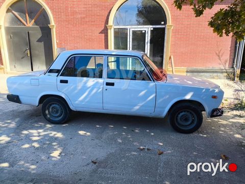 Model: Lada 2107 (VAZ 2107) Kuzov: sedan, 4 qapı Rəng: ağ İli 2008