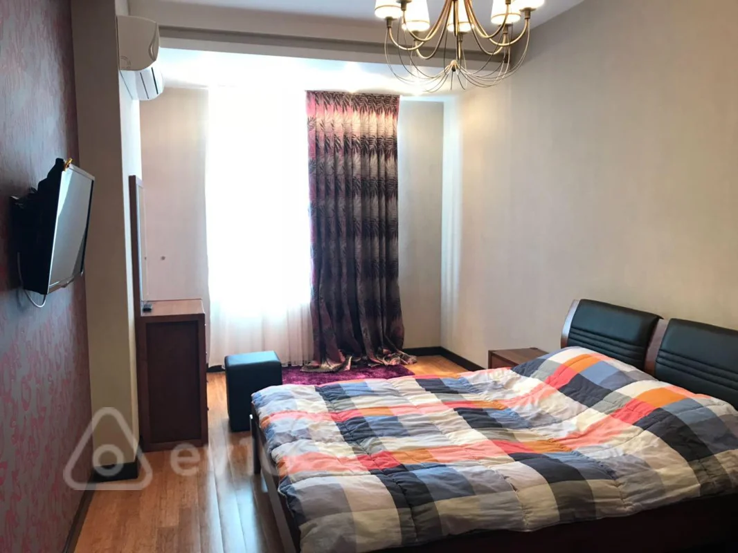 4 otaqlı mənzil, 200 m², 28may metrosunun yaxınlığı — kirayə — Mənzil, Bakı (9)