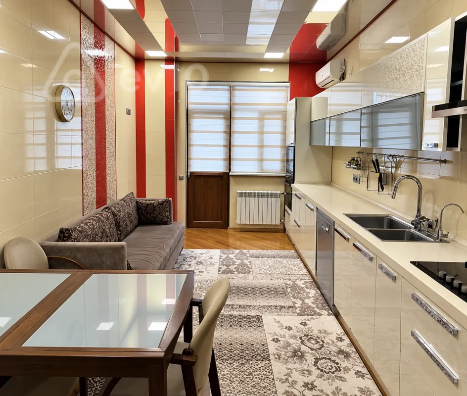 4 otaqlı mənzil, 210 m², Rövşən Hüseynov küçəsi Köhnə Qəzənfər Musabəyov küçəsi) — Mənzil, Bakı (8)